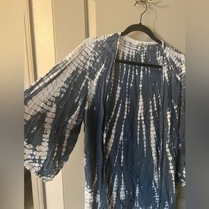 Short Sleeve Navy and White American Eagle Kimono, size M